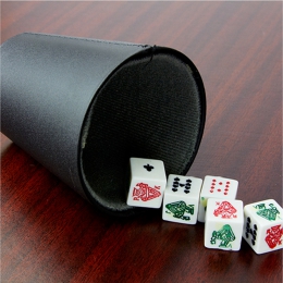 cubilete kentaur dados curpiel negro con gris  laser serigrafia juego de azar juego  mesa entretenimiento casino bares clubes hombres promocionales regalos ejecutivos  jm021